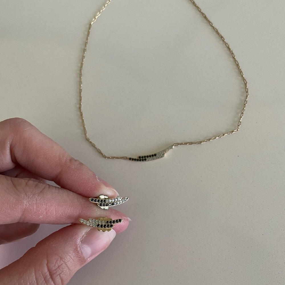 Necklace and earrings set